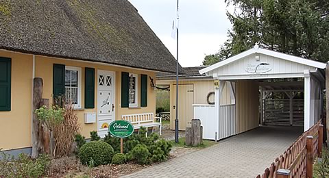 Ferienhaus Fischland Dar Zingst/ Ferienhaus Windflchter / Ferienhaus Zingst - Willkommen in unserem Ferienhaus auf der Ostsee-Halbinsel Fischland-Dar-Zingst im Nationalpark Vorpommersche Boddenlandschaft. Unser Ferienhaus finden Sie im Erholungsort Born am Dar in sehr ruhiger Lage fernab der Durchgangsstrassen.